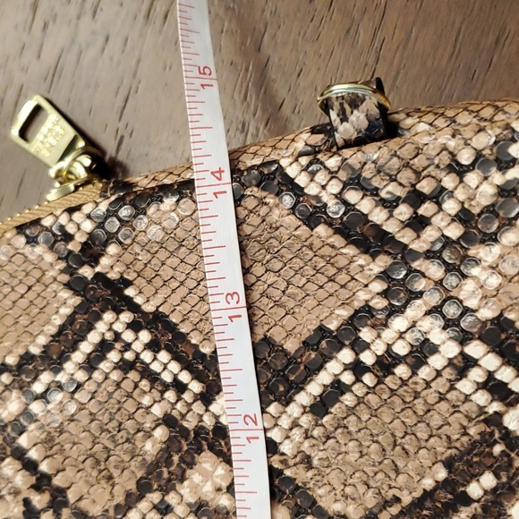 STEVE MADDEN faux reptile skin bag. - Picture 6 of 7